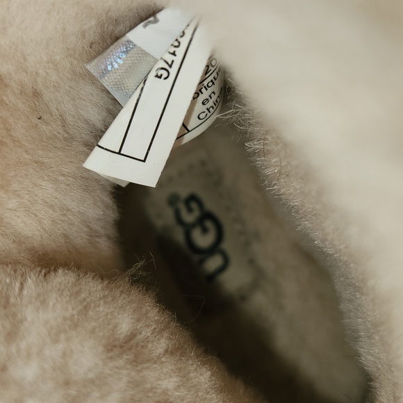 UGG Black Leather Boots with Shearling Toddler Size 4/5 - Picture 6 of 11